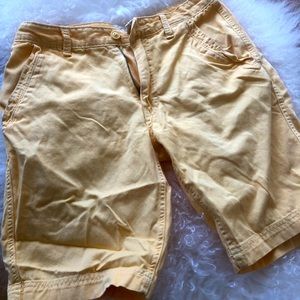 8/10 VGC mens G & M cotton sunny yellow fashion shorts in size 30!!